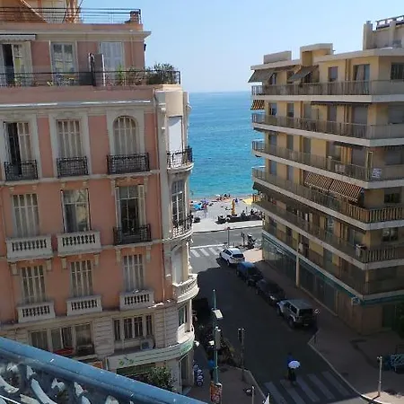 Appartement 2 Pieces, Centre Ville, 50 Metres Plages Et Mer.