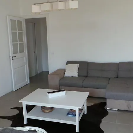 2 Pieces, Centre Ville, 50 Metres Plages Et Mer. Apartment