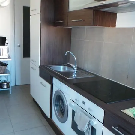 Appartement 2 Pièces, Centre Ville, 50 Mètres Plages Et Mer. Menton