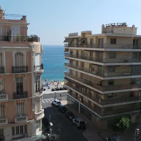 2 Pieces, Centre Ville, 50 Metres Plages Et Mer. Appartement *