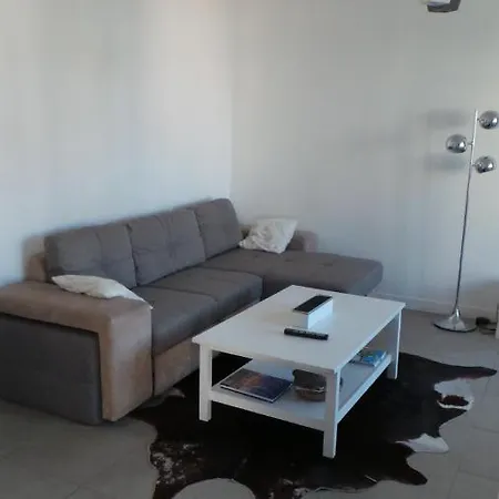 2 Pièces, Centre Ville, 50 Mètres Plages Et Mer. Appartement Menton