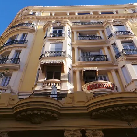 Apartment 2 Pieces, Centre Ville, 50 Metres Plages Et Mer. *