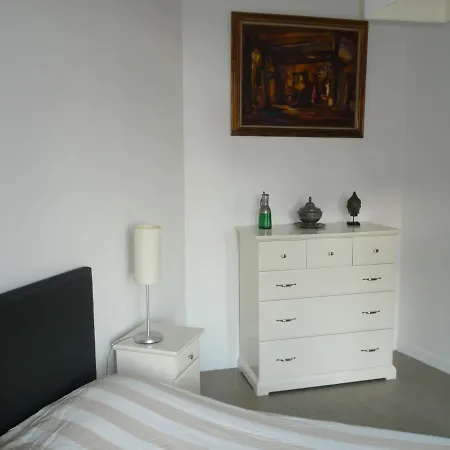 Appartement 2 Pieces, Centre Ville, 50 Metres Plages Et Mer. Menton