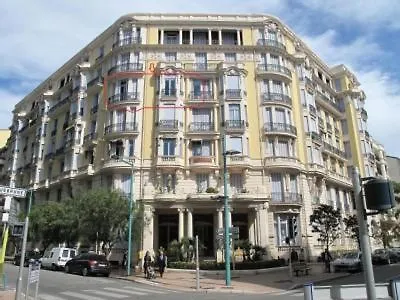Appartement 2 Pieces, Centre Ville, 50 Metres Plages Et Mer. *
