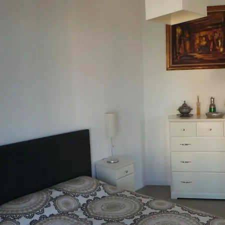 Appartement 2 Pieces, Centre Ville, 50 Metres Plages Et Mer.